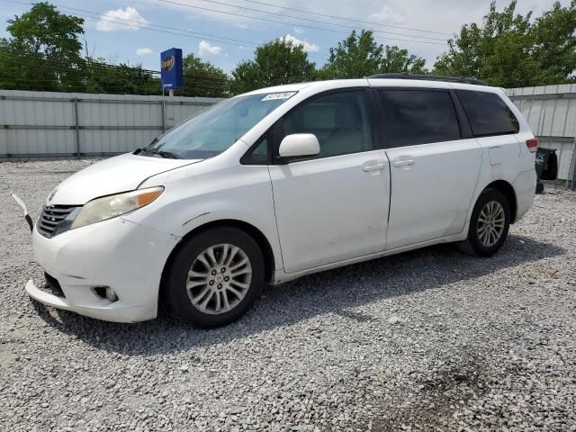 2011 Toyota Sienna XLE