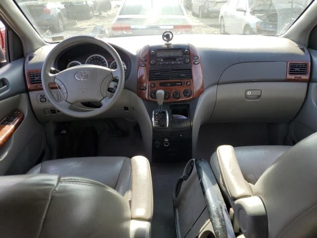 2004 Toyota Sienna CE