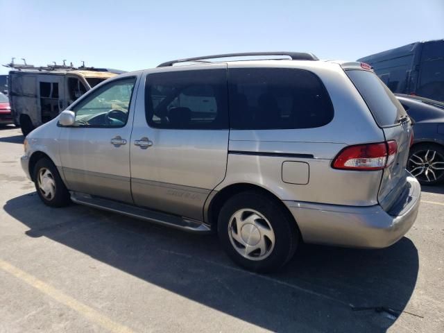 2001 Toyota Sienna LE