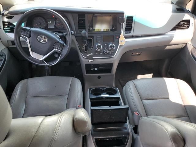 2016 Toyota Sienna LE