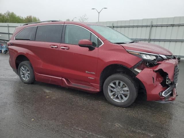 2021 Toyota Sienna XLE