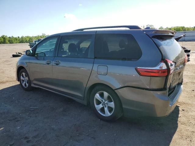 2019 Toyota Sienna LE