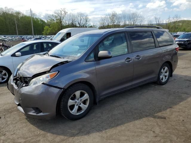 2016 Toyota Sienna LE