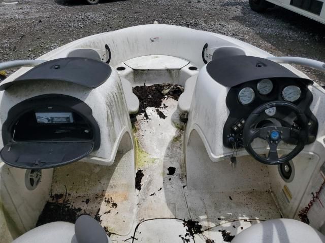 2001 Yamaha Boat