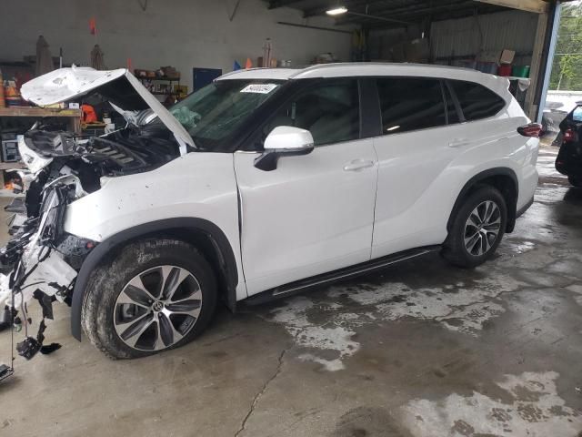 2024 Toyota Highlander LE