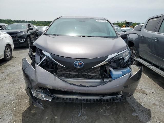 2021 Toyota Sienna LE