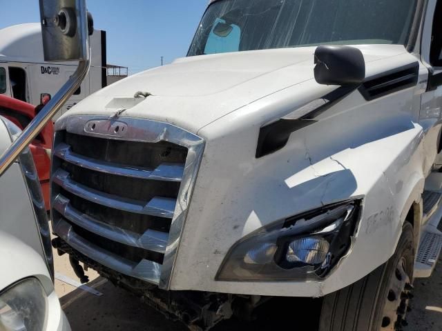 2020 Freightliner Cascadia 126