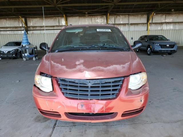 2005 Chrysler Town & Country LX