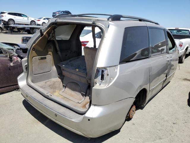 2005 Toyota Sienna XLE