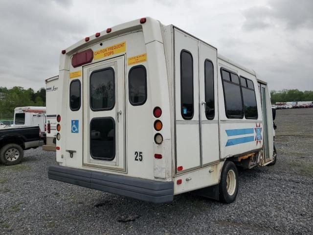 2016 Ford Econoline E450 Super Duty Cutaway Van