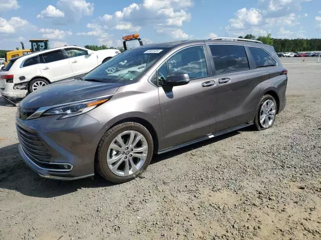 2022 Toyota Sienna Limited