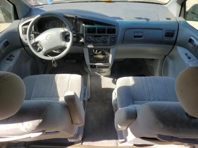 2000 Toyota Sienna LE