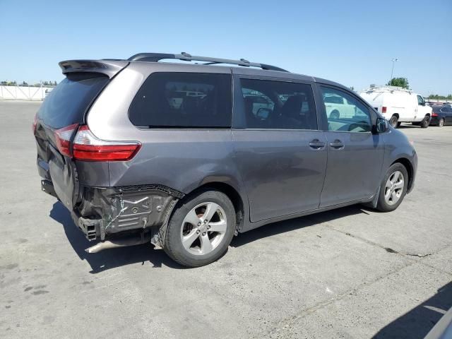 2016 Toyota Sienna LE