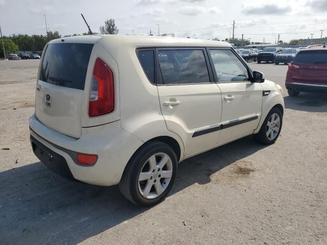 2013 KIA Soul +