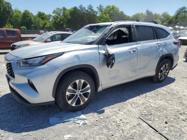 2020 Toyota Highlander Hybrid XLE