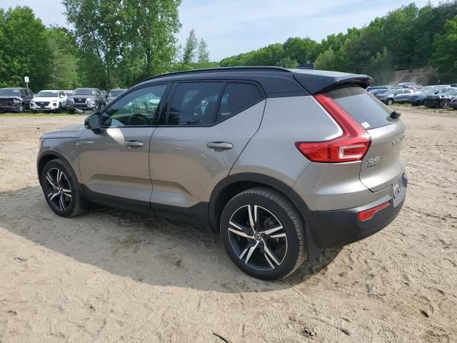 2022 Volvo XC40 T5 R-Design