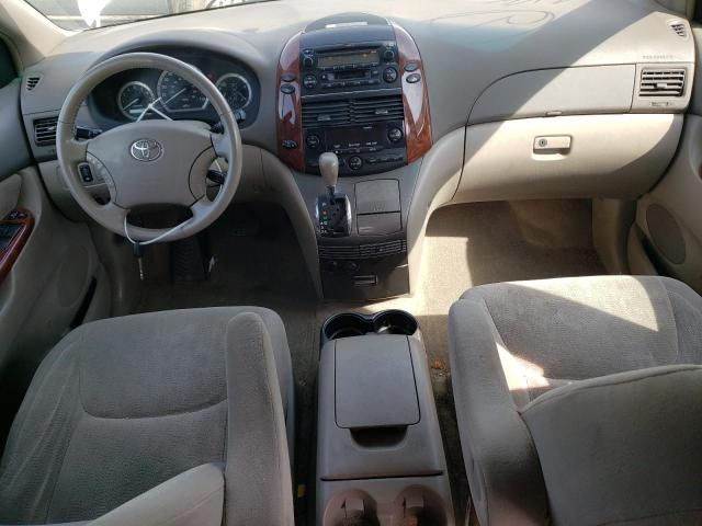 2005 Toyota Sienna XLE