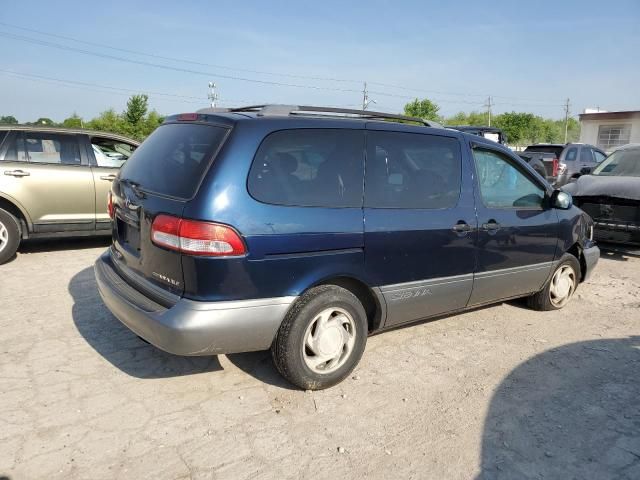 2001 Toyota Sienna LE