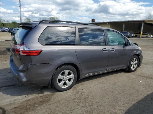 2016 Toyota Sienna LE