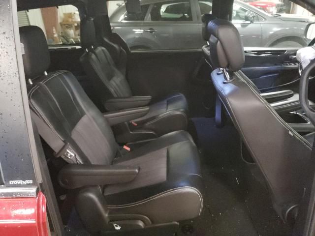 2014 Chrysler Town & Country S