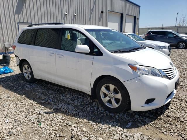 2016 Toyota Sienna LE