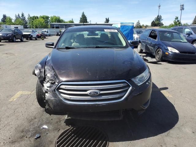 2013 Ford Taurus SE