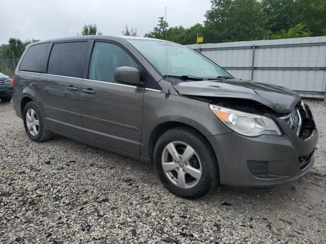 2010 Volkswagen Routan SE