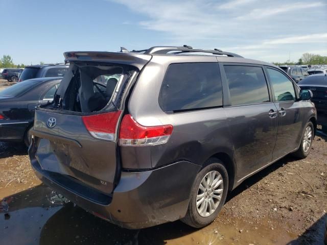 2011 Toyota Sienna XLE