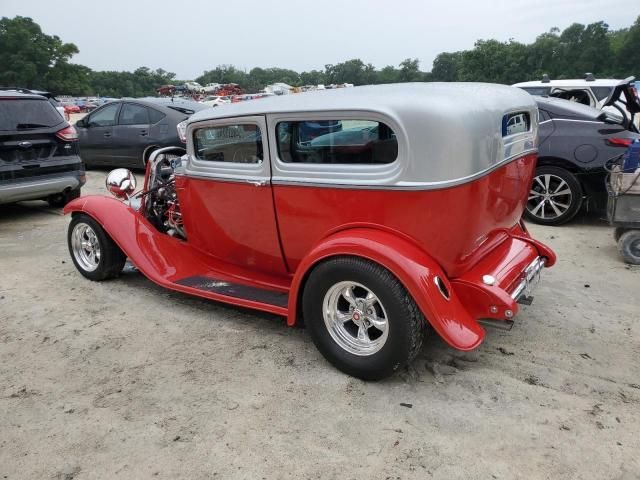 1932 Ford 2-DR Sedan