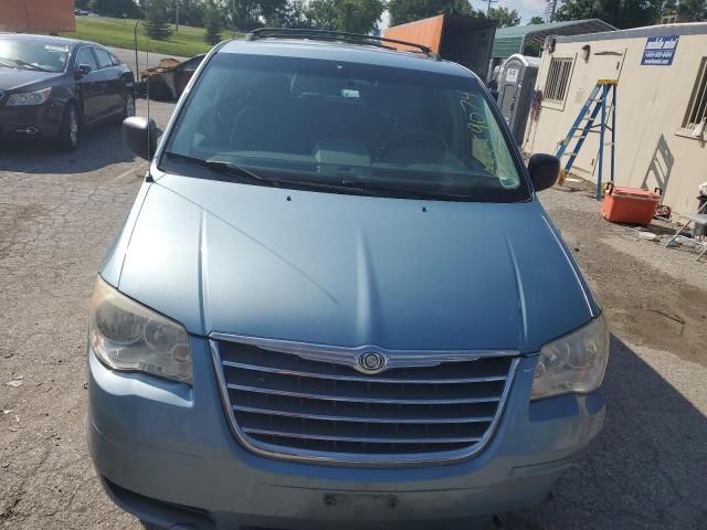 2010 Chrysler Town & Country LX