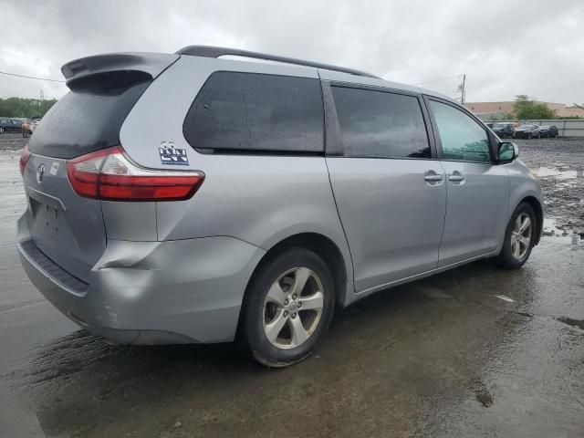 2017 Toyota Sienna LE