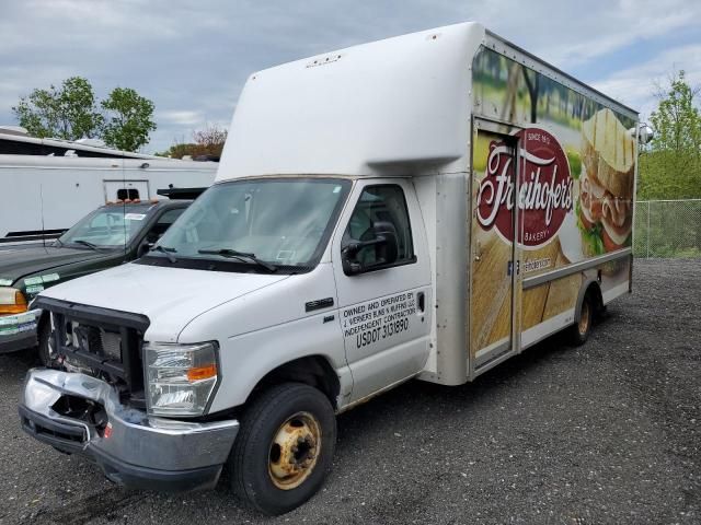 2015 Ford Econoline E350 Super Duty Cutaway Van