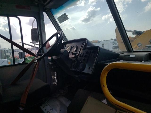 2005 Freightliner Chassis M Line WALK-IN Van