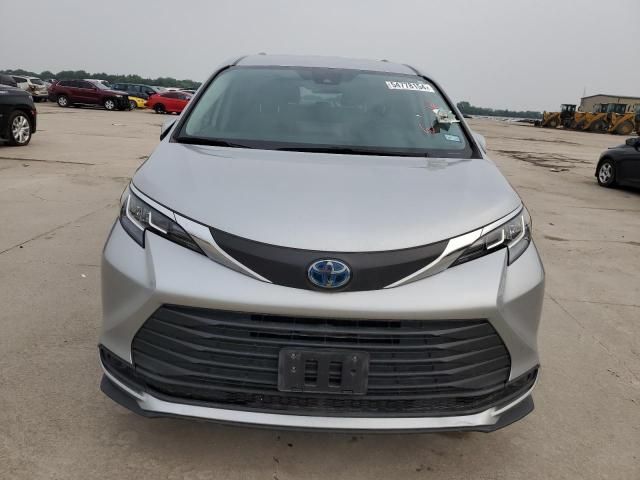 2021 Toyota Sienna LE