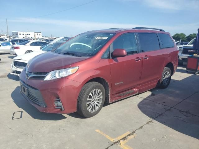 2020 Toyota Sienna XLE