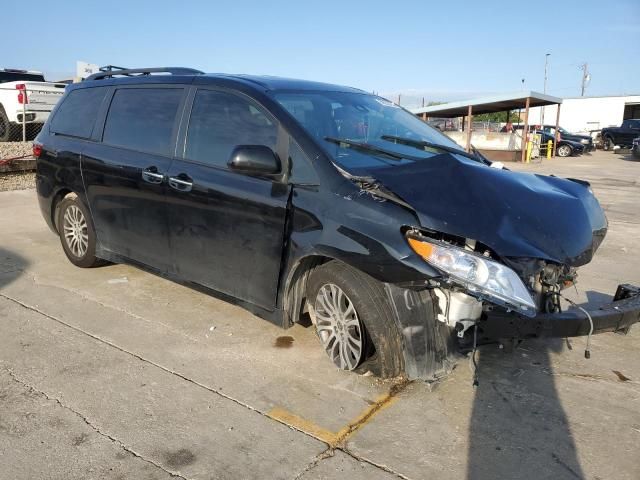 2020 Toyota Sienna XLE