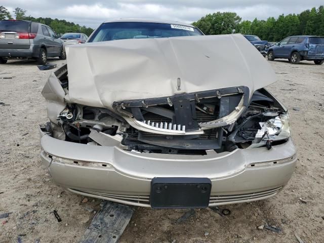 2005 Lincoln Town Car Signature Limited