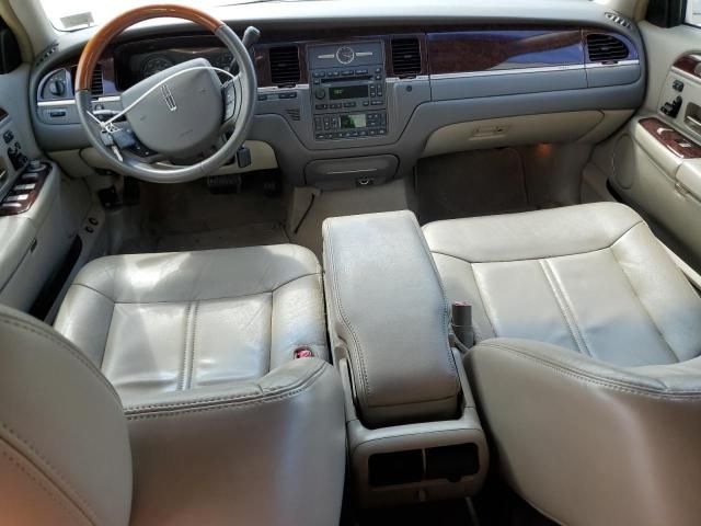 2010 Lincoln Town Car Signature Limited