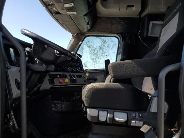 2020 Freightliner Cascadia 126