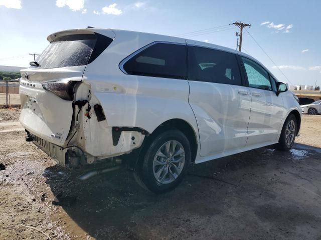 2023 Toyota Sienna LE