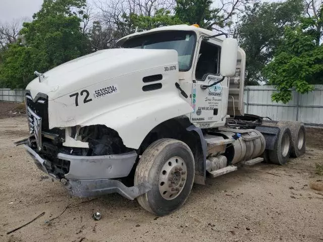 2017 Mack 600 CXU600