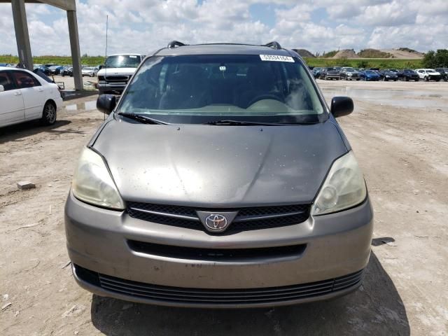 2004 Toyota Sienna CE