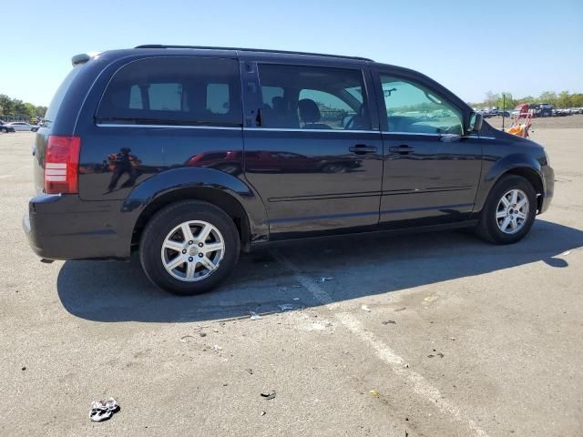 2010 Chrysler Town & Country LX