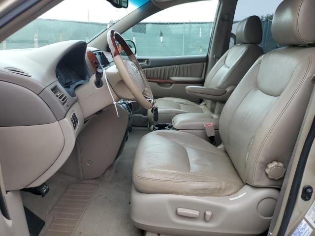 2004 Toyota Sienna XLE