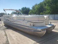 Salvage boats for sale at Cahokia Heights, IL auction: 2004 Wildwood Lexington