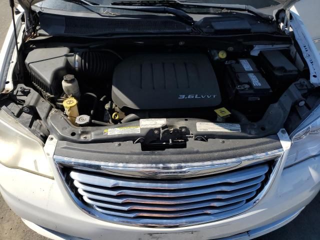 2012 Chrysler Town & Country Touring