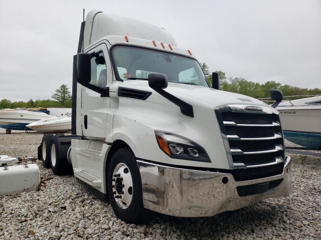 2020 Freightliner Cascadia 126