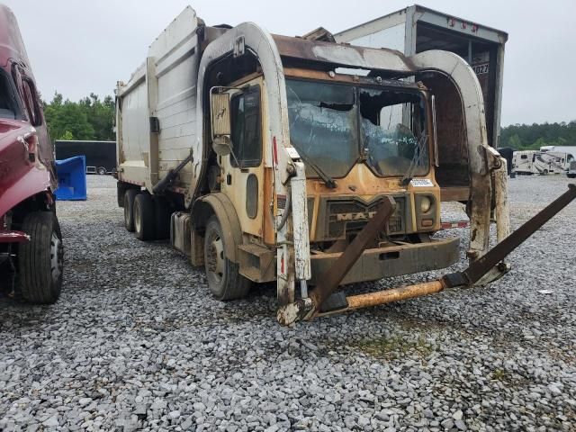 2013 Mack 600 MRU600