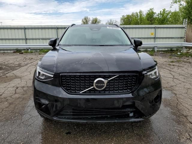 2024 Volvo XC40 Core