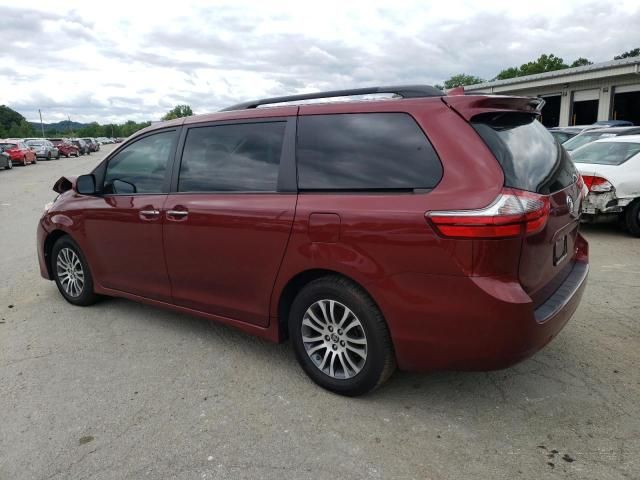 2020 Toyota Sienna XLE